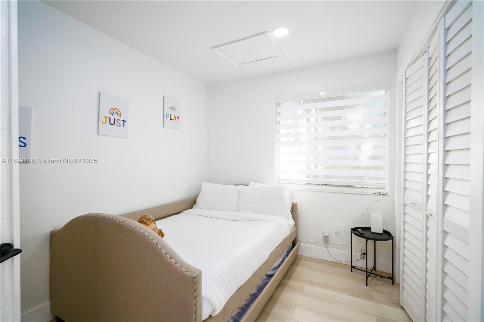 COUNTRY CLUB HOMES - Residential