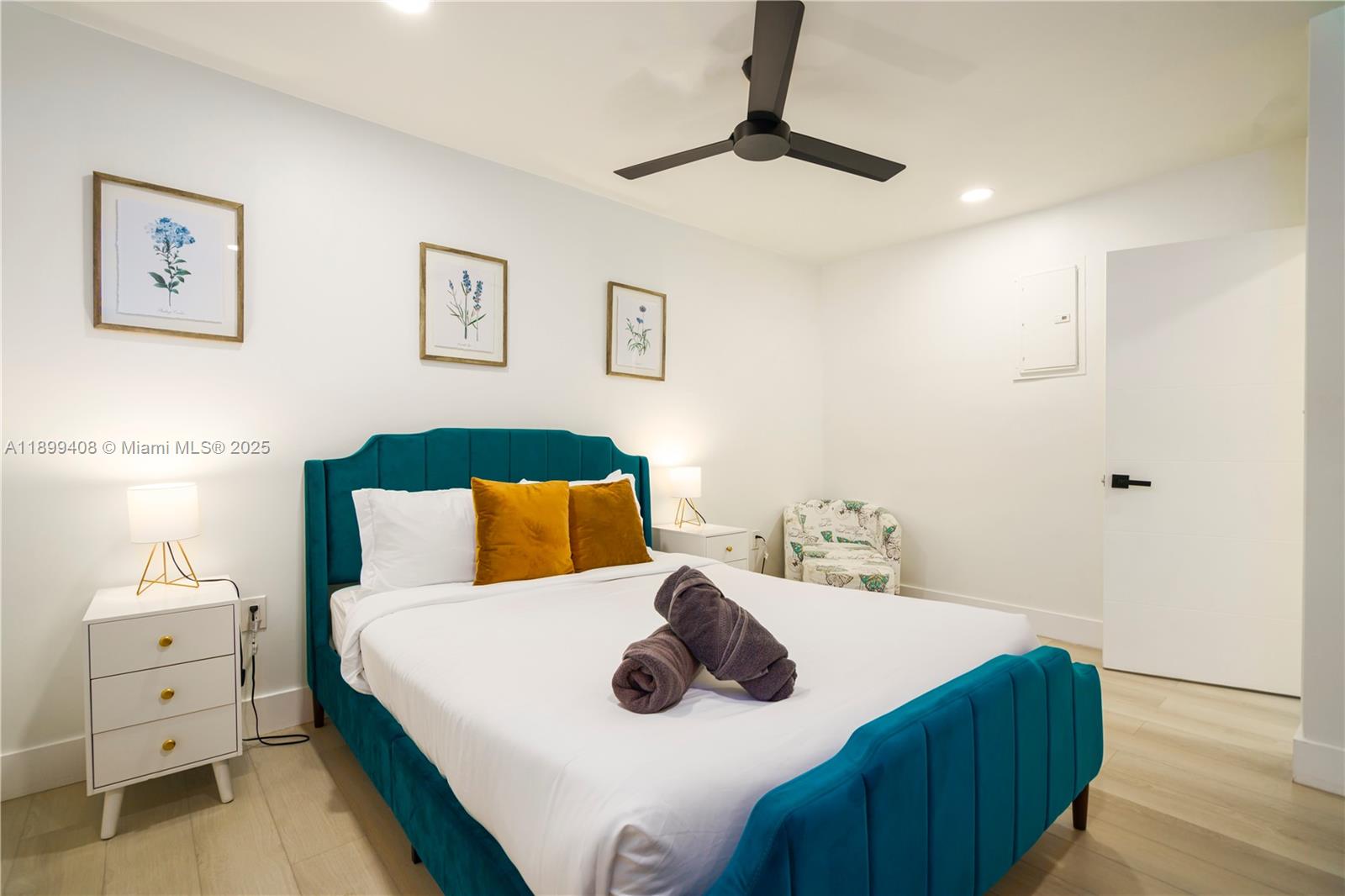 COUNTRY CLUB HOMES - Residential