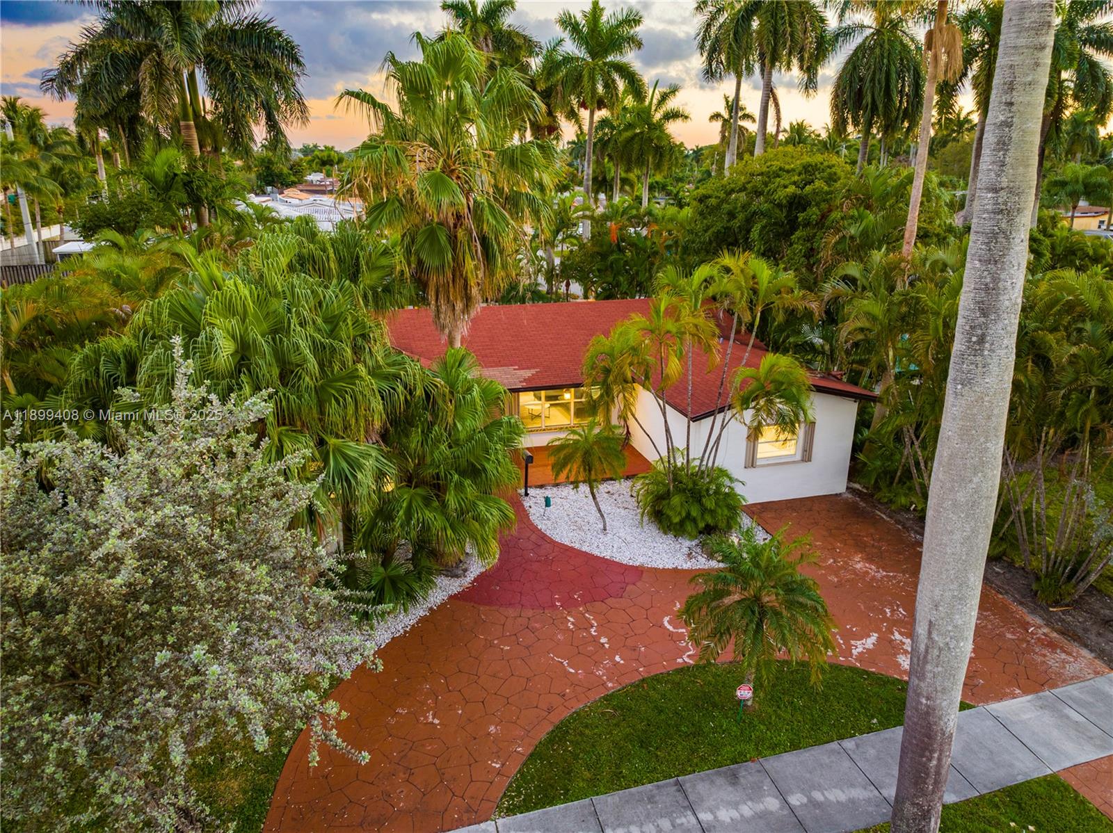 COUNTRY CLUB HOMES - Residential