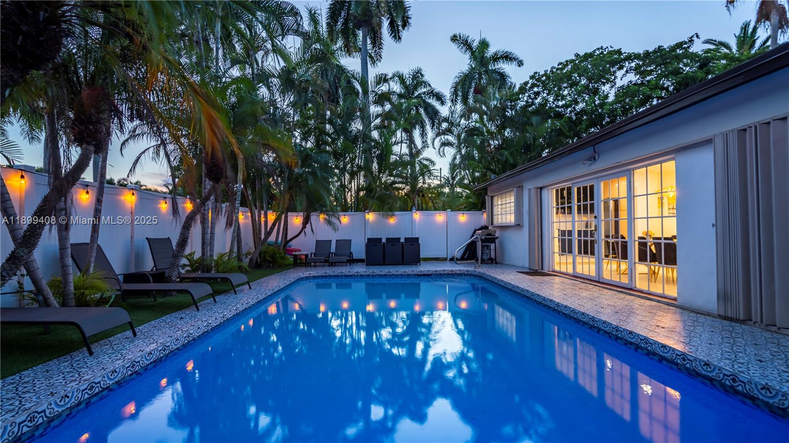 COUNTRY CLUB HOMES - Residential