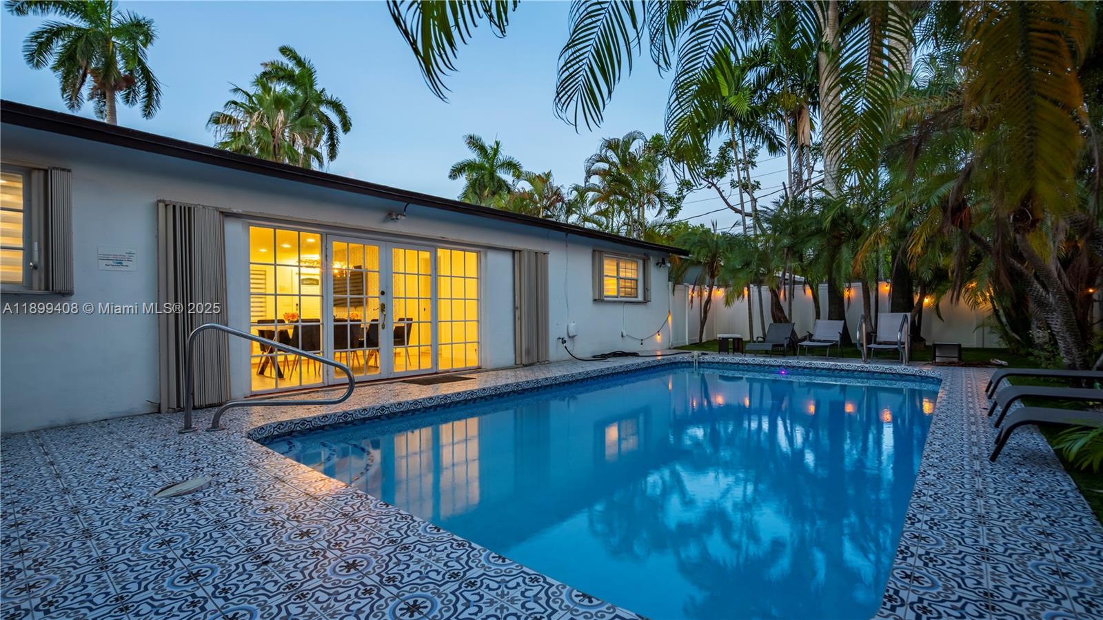 COUNTRY CLUB HOMES - Residential