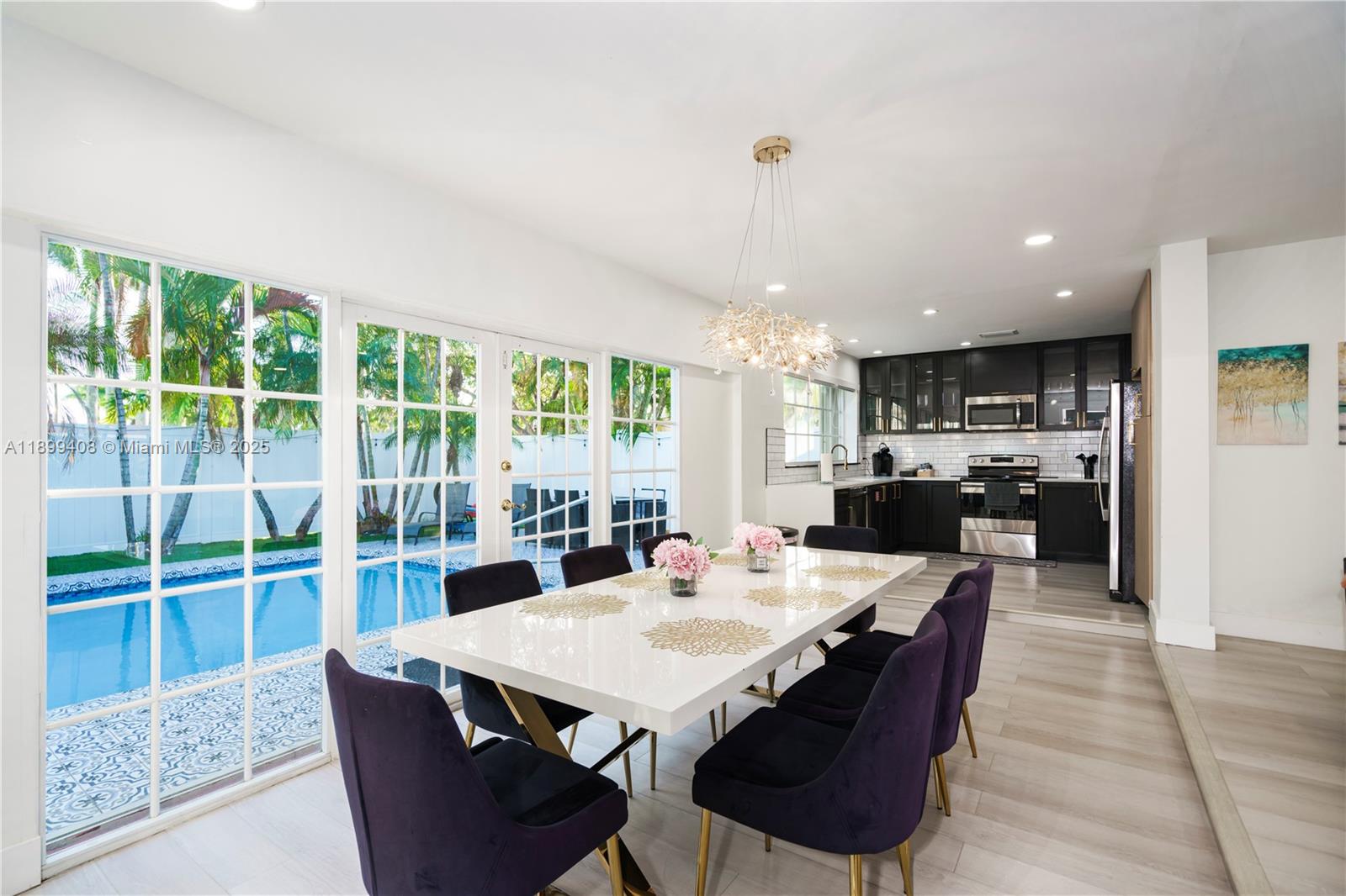 COUNTRY CLUB HOMES - Residential