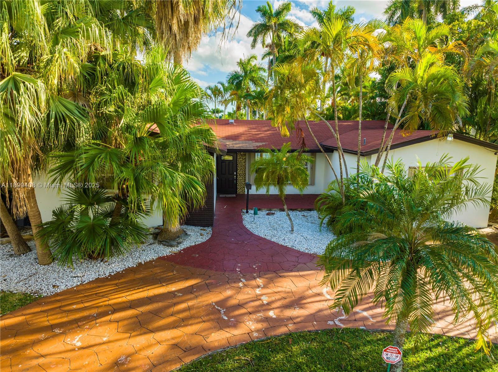 COUNTRY CLUB HOMES - Residential