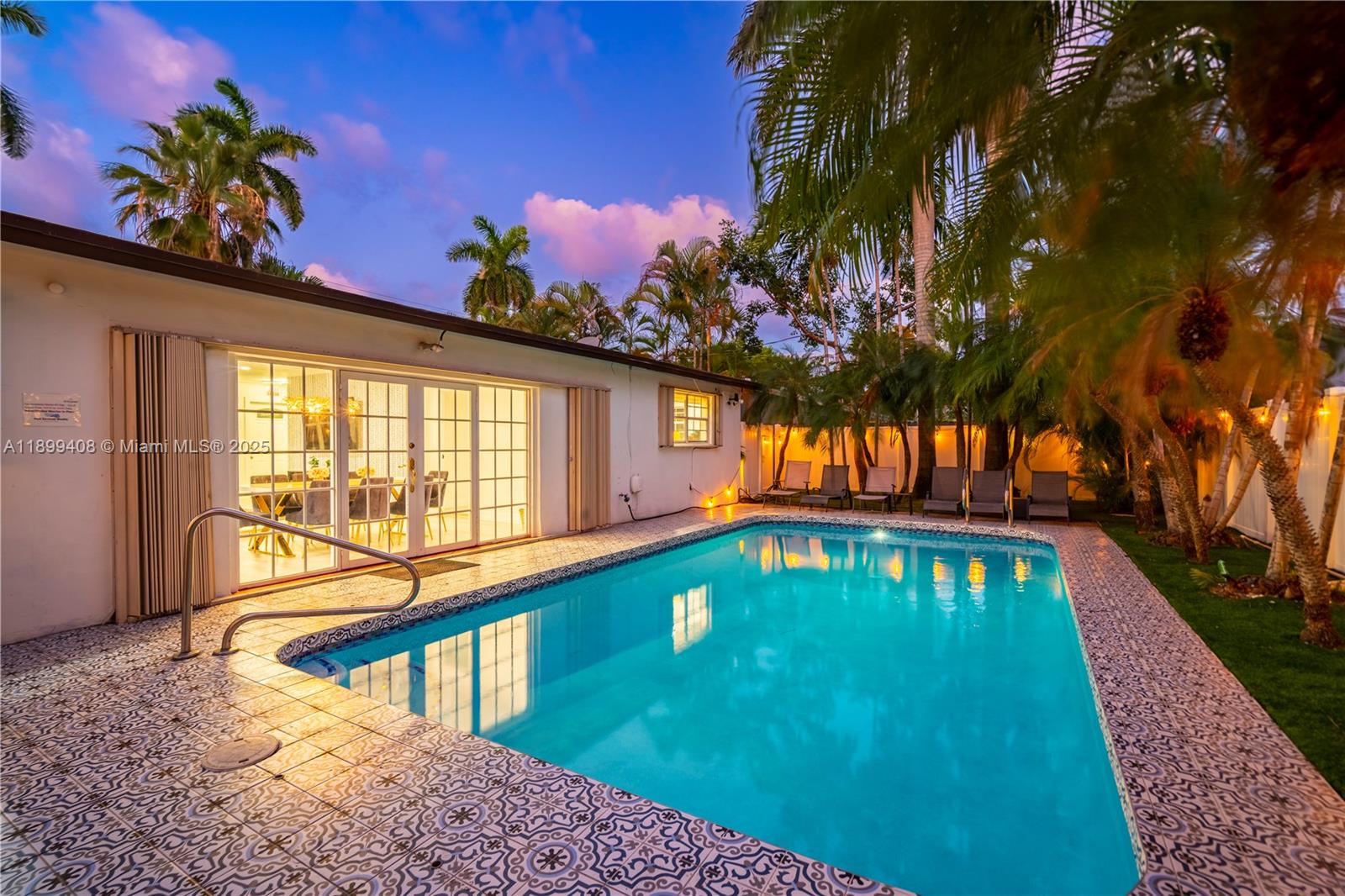 COUNTRY CLUB HOMES - Residential