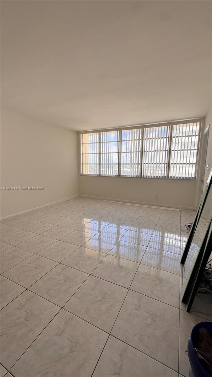 IMPERIAL TOWERS CONDO - Residential