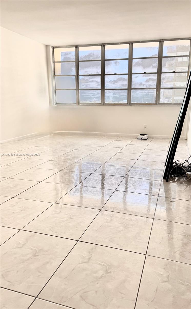 IMPERIAL TOWERS CONDO - Residential