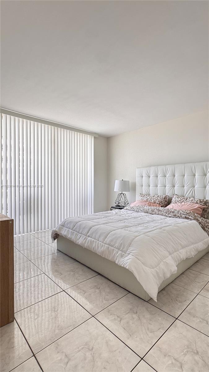 IMPERIAL TOWERS CONDO - Residential