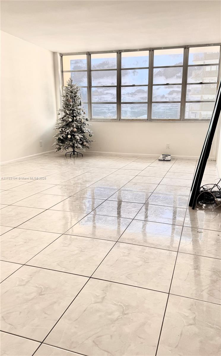 IMPERIAL TOWERS CONDO - Residential