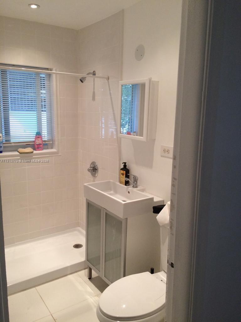 ENCLAVE ON THE BAY CONDO - Residential Lease