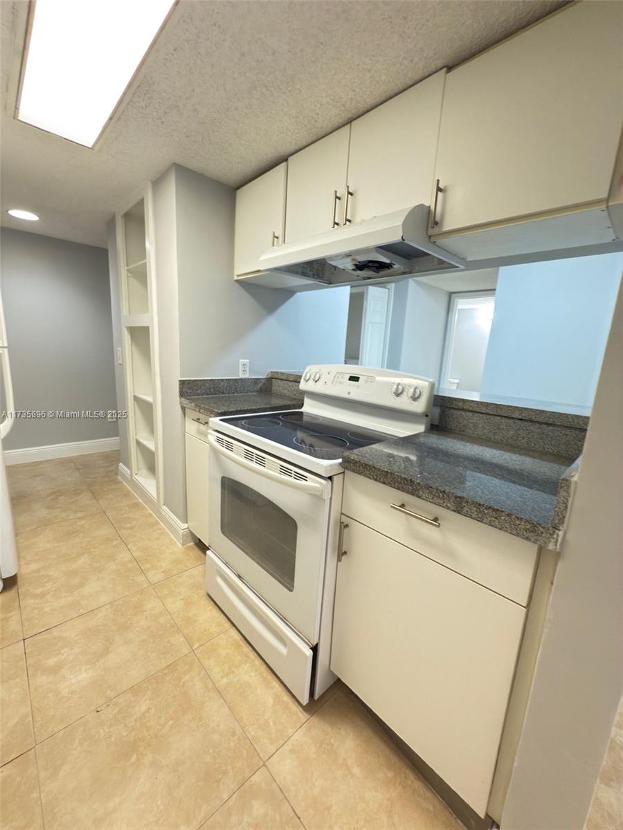 4521 W Mcnab Rd 11