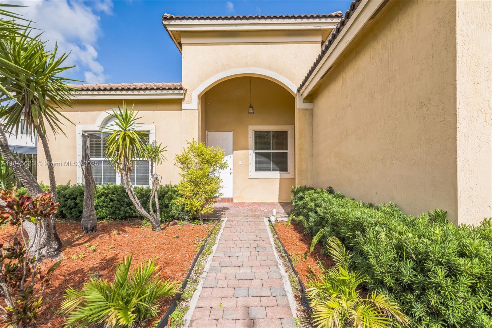 Move-in ready one-story home featuring a spacious 4/3 layout and a two-car garage. This property offers a functional floor plan with well-maintained interiors throughout. With ample space and comfort, it’s well-suited for a variety of lifestyles.