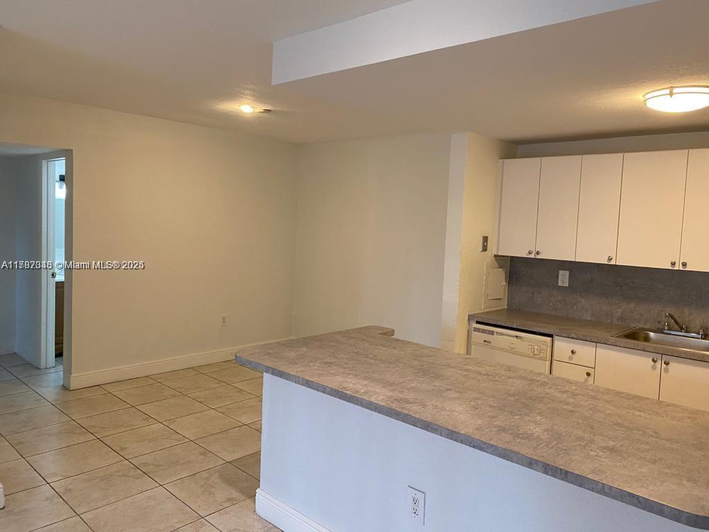 7901 Sw 104th St 214H, Miami, Broward County, Florida - 2 Bedrooms  
2 Bathrooms - 