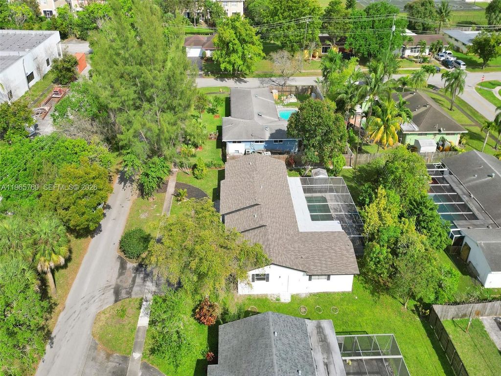 Photo of 4330 NW 8th St, Plantation, FL 33317 (MLS # A11965760)