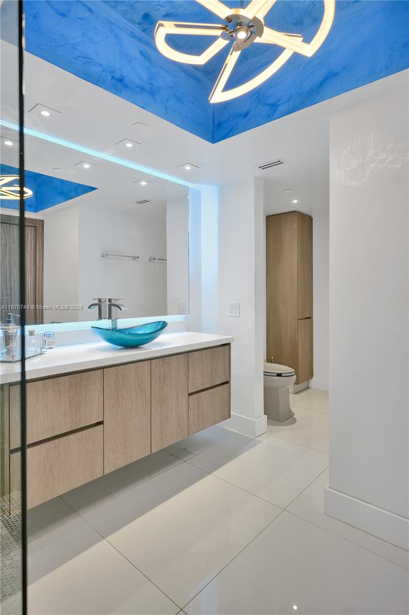 BLUE DIAMOND CONDO - Residential