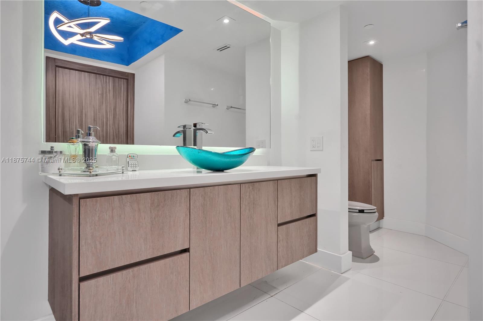BLUE DIAMOND CONDO - Residential