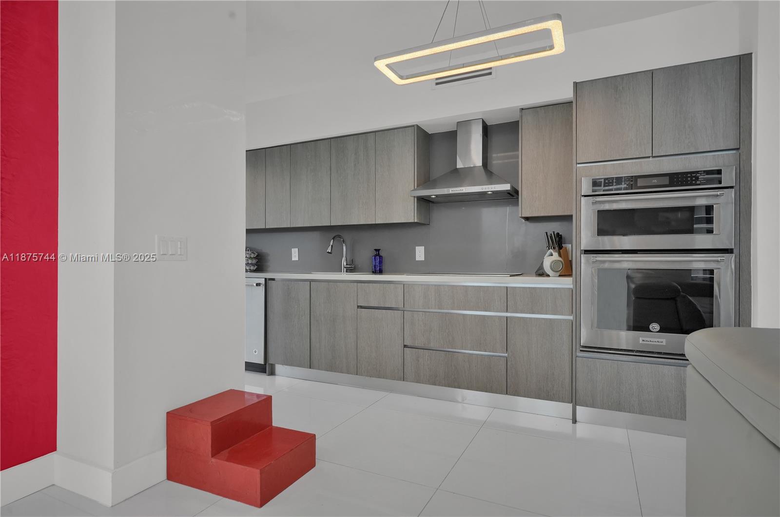 BLUE DIAMOND CONDO - Residential