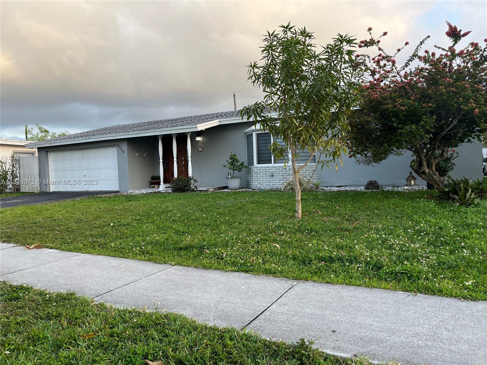 SUNRISE GOLF VILLAGE SEC - Residential Lease