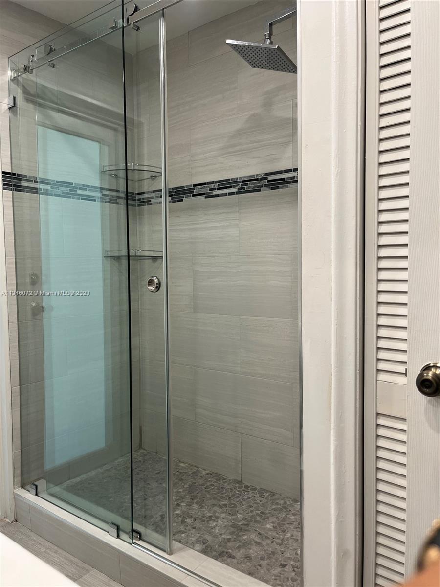 SUNRISE GOLF VILLAGE SEC - Residential Lease