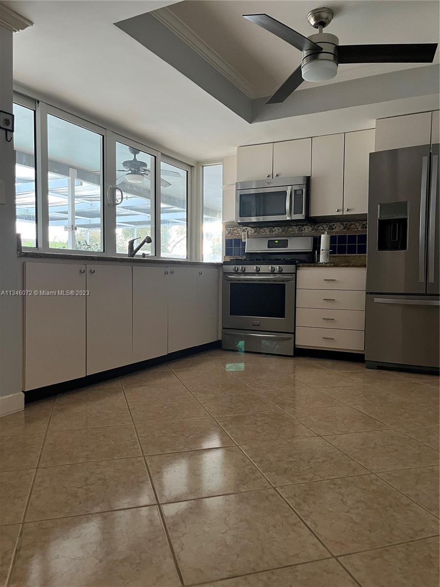 SUNRISE GOLF VILLAGE SEC - Residential Lease