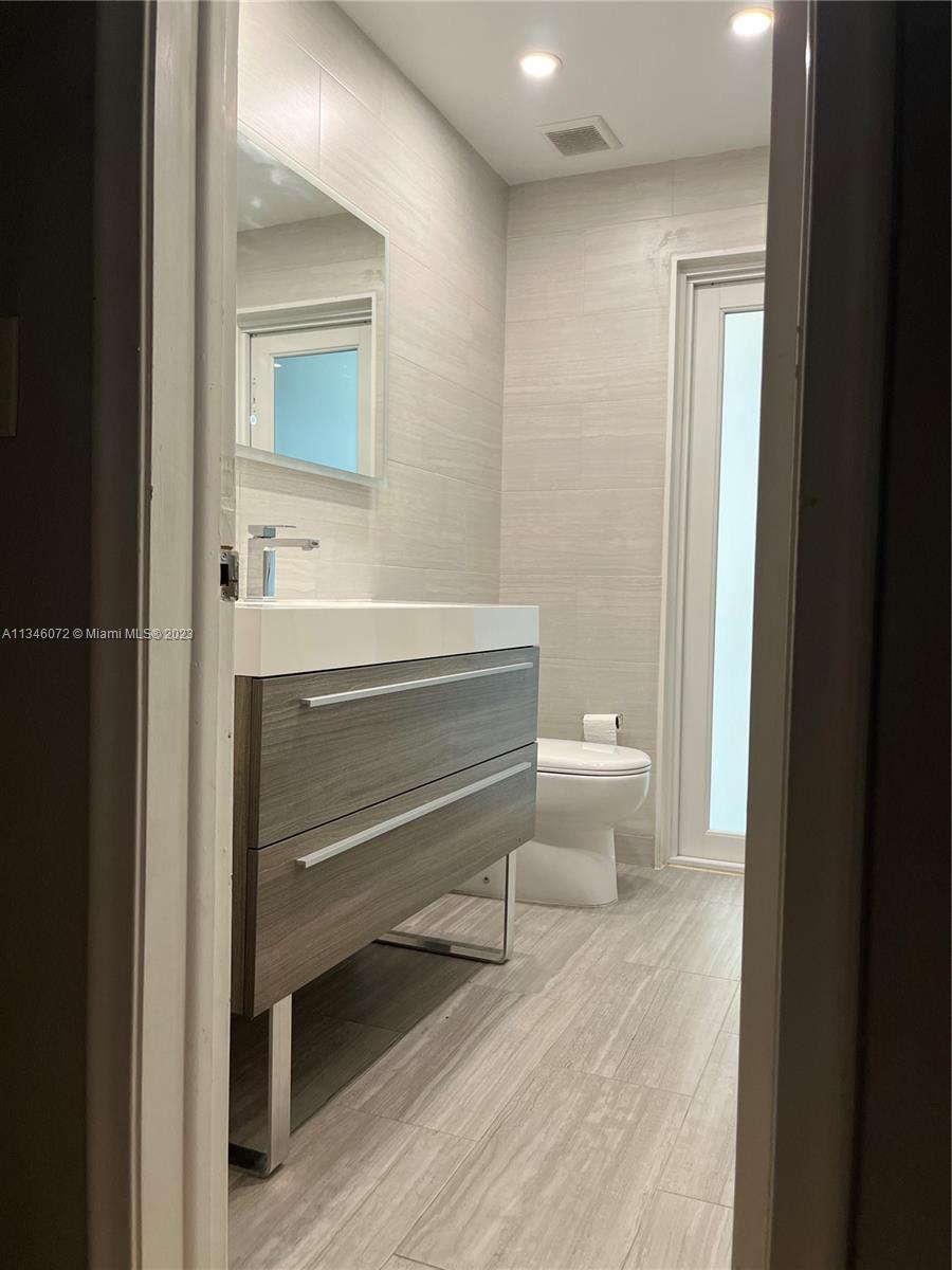 SUNRISE GOLF VILLAGE SEC - Residential Lease