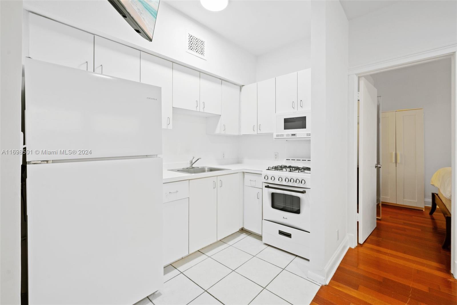 WINDSOR PLAZA CONDO - Residential Lease