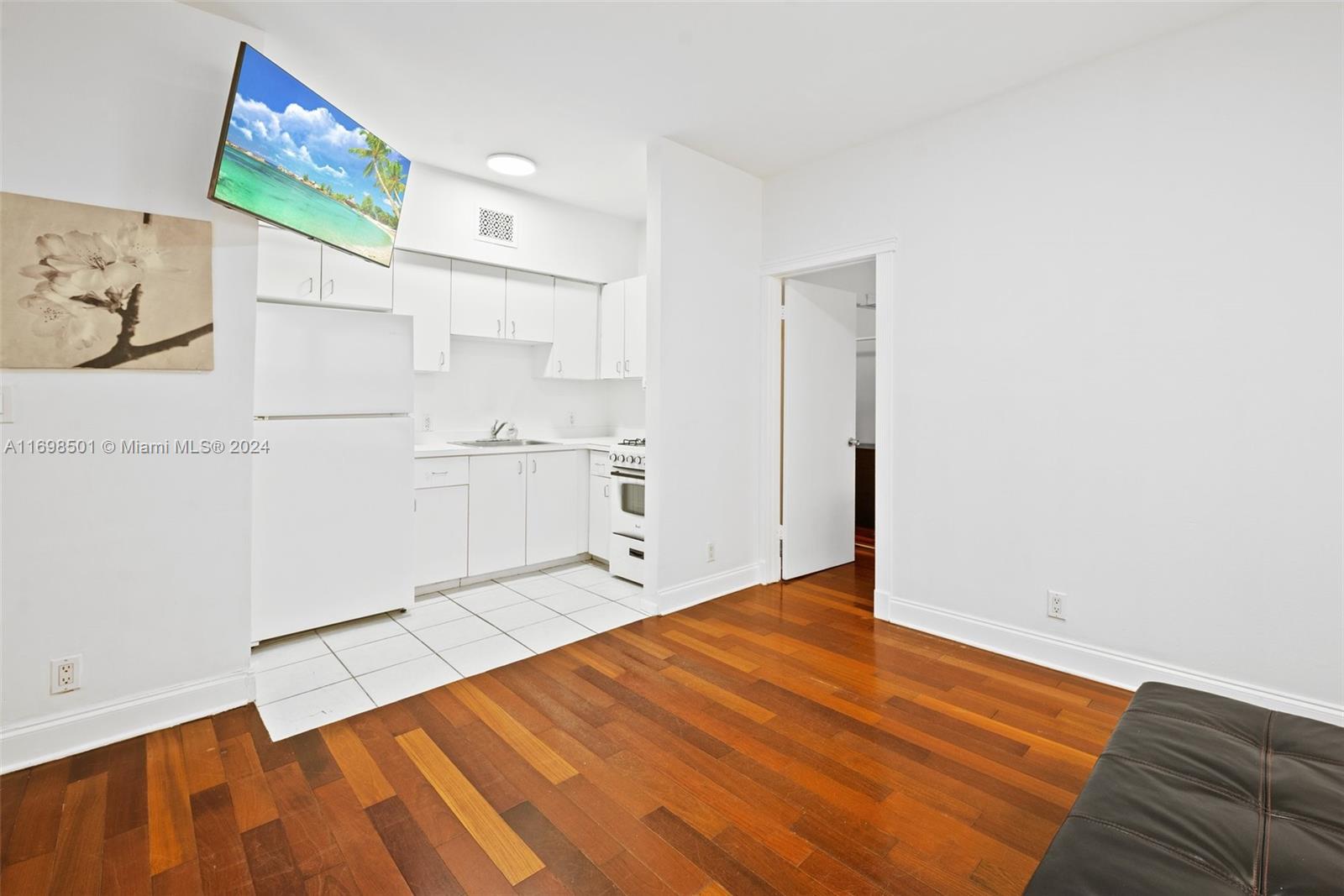 WINDSOR PLAZA CONDO - Residential Lease