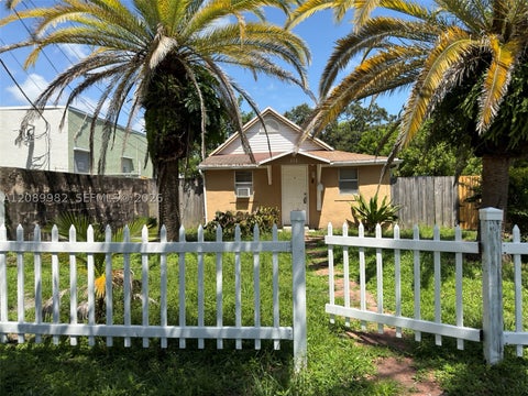 Photo of 113 SE 4th St, Hallandale Beach, FL 33009 (MLS # A12089982)