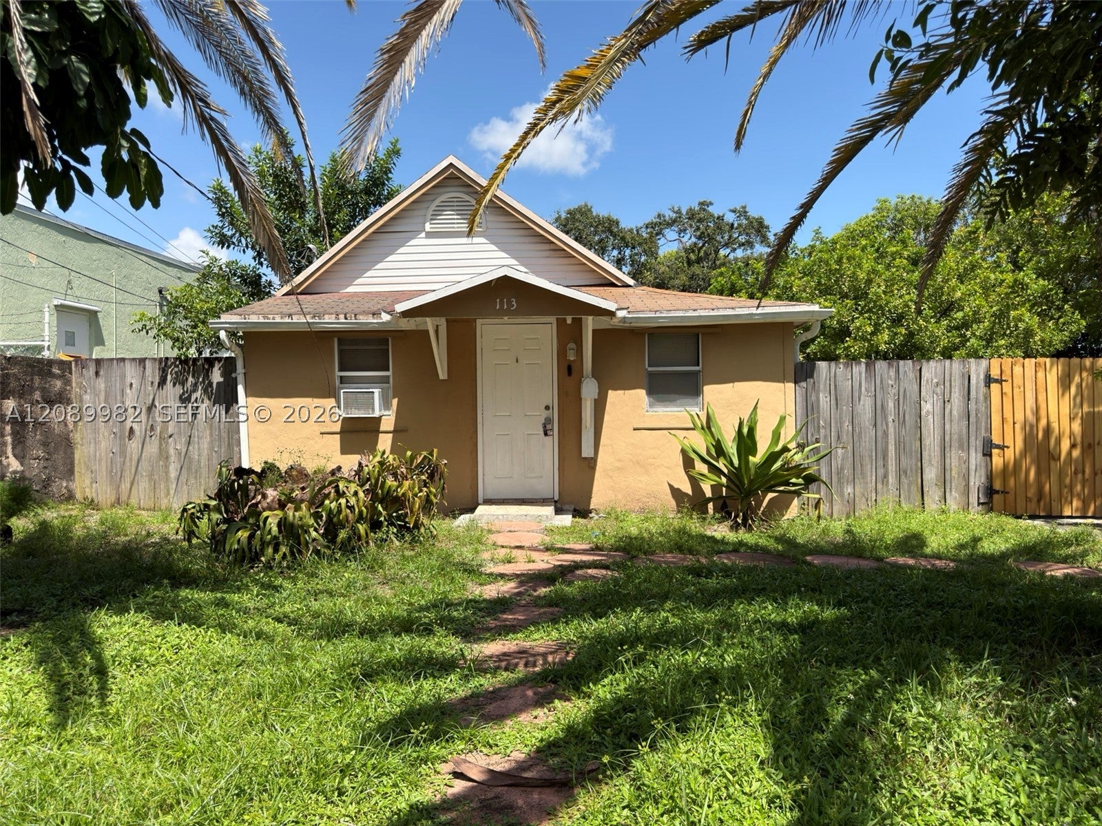 113 SE 4th St