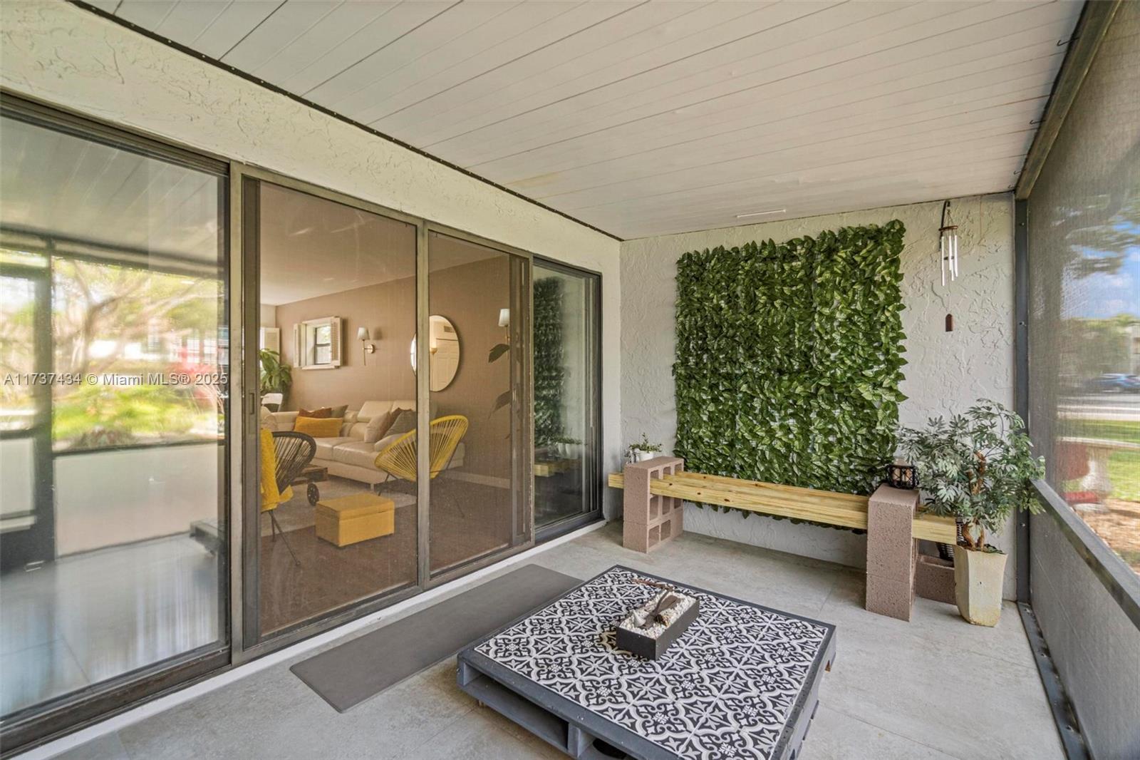 BANYAN COURTS CONDO - Residential