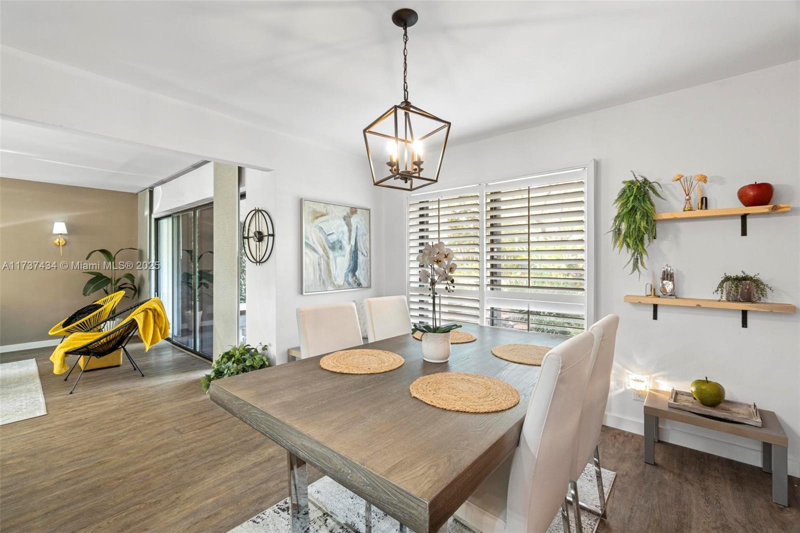 BANYAN COURTS CONDO - Residential
