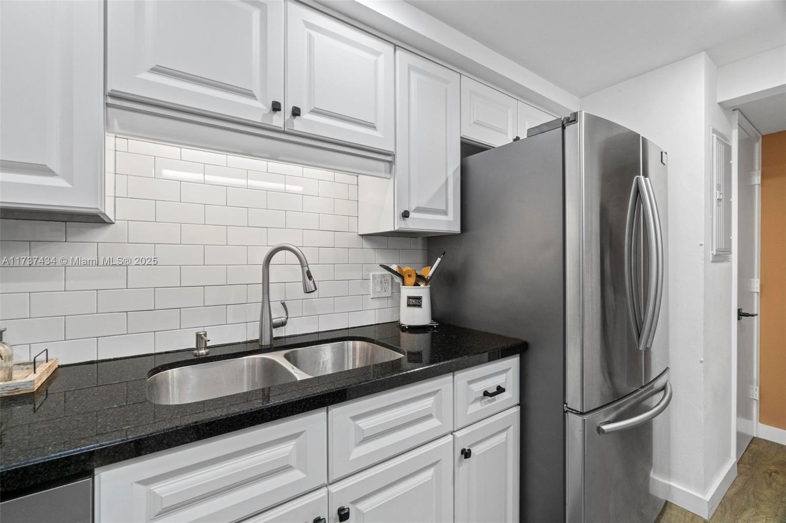 BANYAN COURTS CONDO - Residential