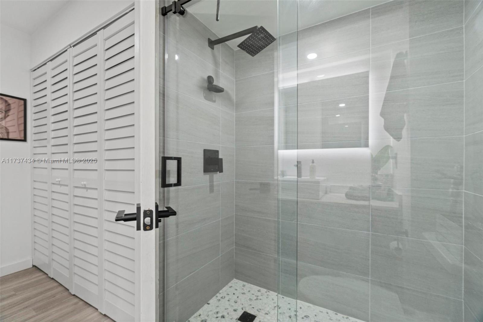 BANYAN COURTS CONDO - Residential