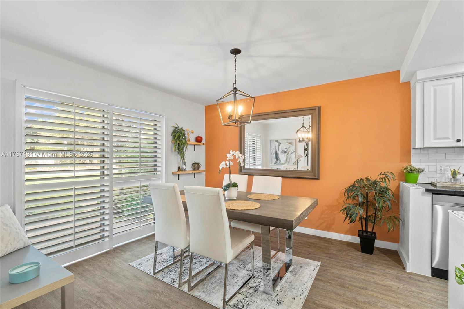 BANYAN COURTS CONDO - Residential