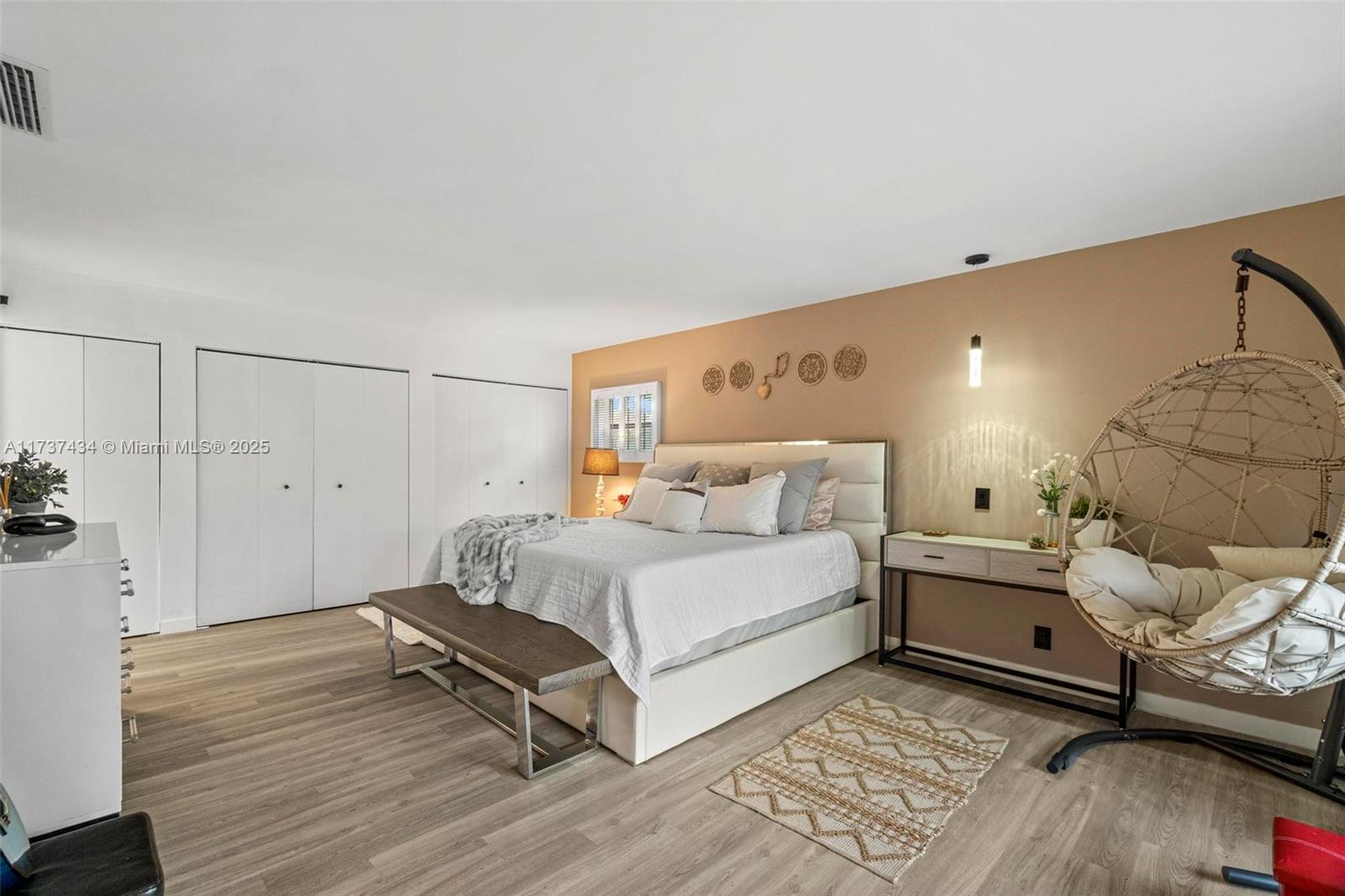 BANYAN COURTS CONDO - Residential