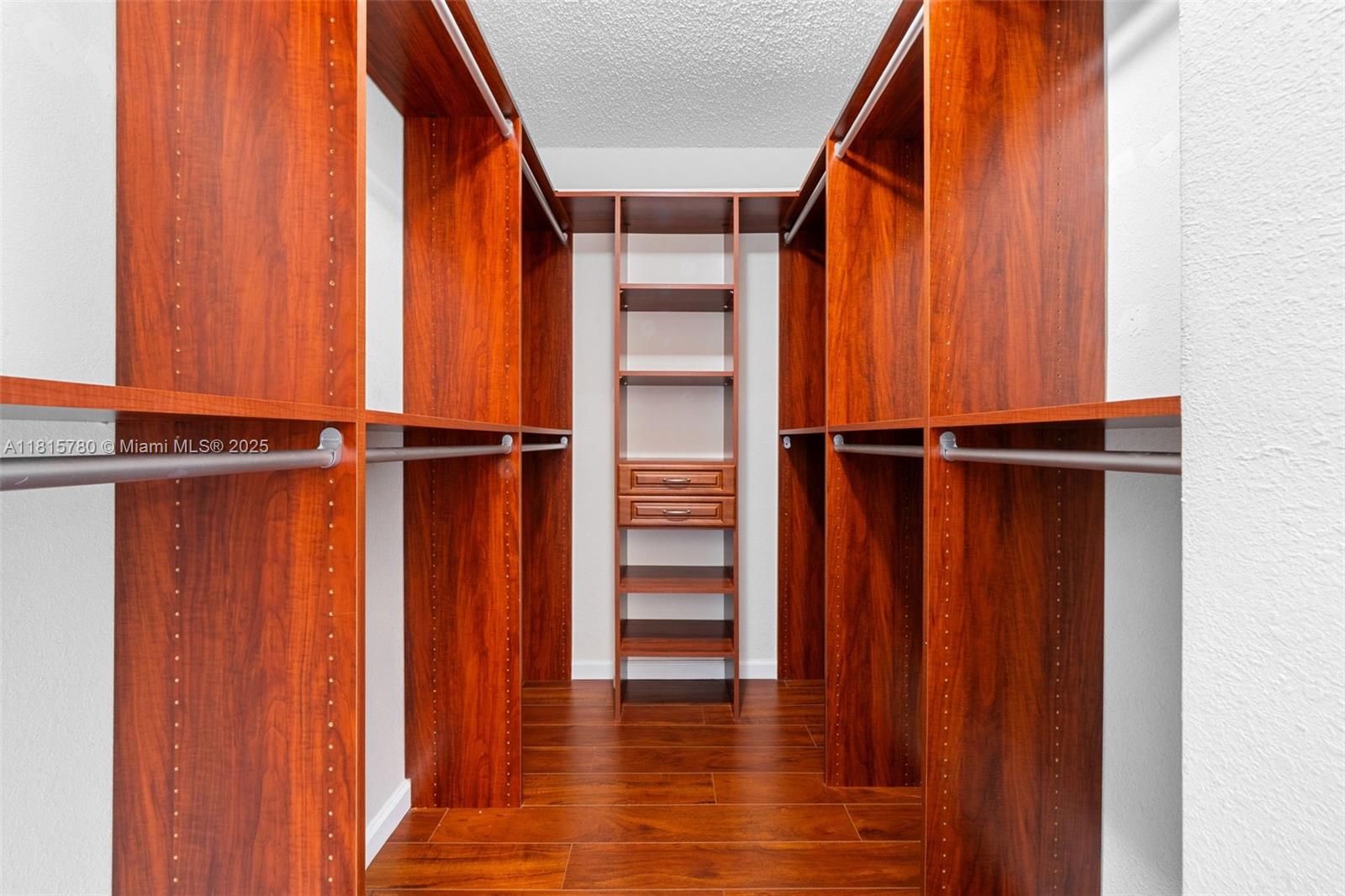 WAVE CONDOMINIMUM - Residential