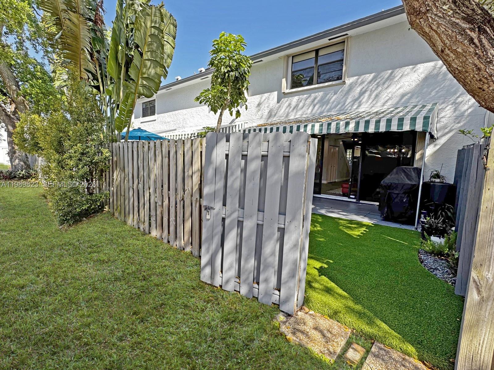 SOUTHPORT TOWNHOMES - Residential