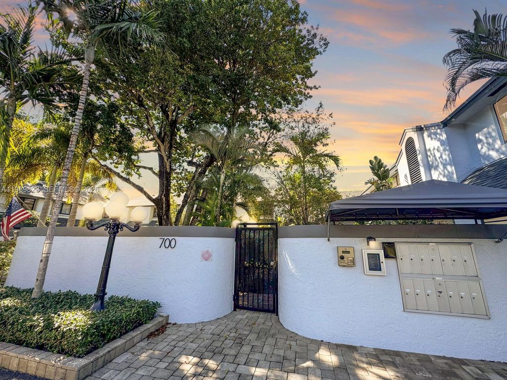 Photo of 700 SE 14th St #G, Fort Lauderdale, FL 33316 (MLS # A11989823)