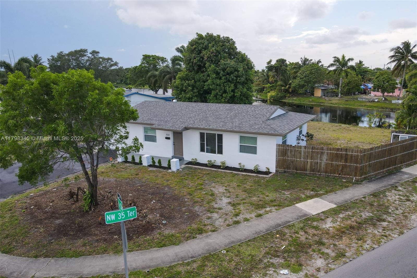 LAUDERDALE LAKES EAST GAT - Residential
