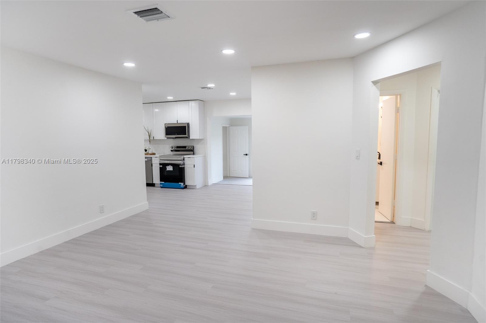 LAUDERDALE LAKES EAST GAT - Residential