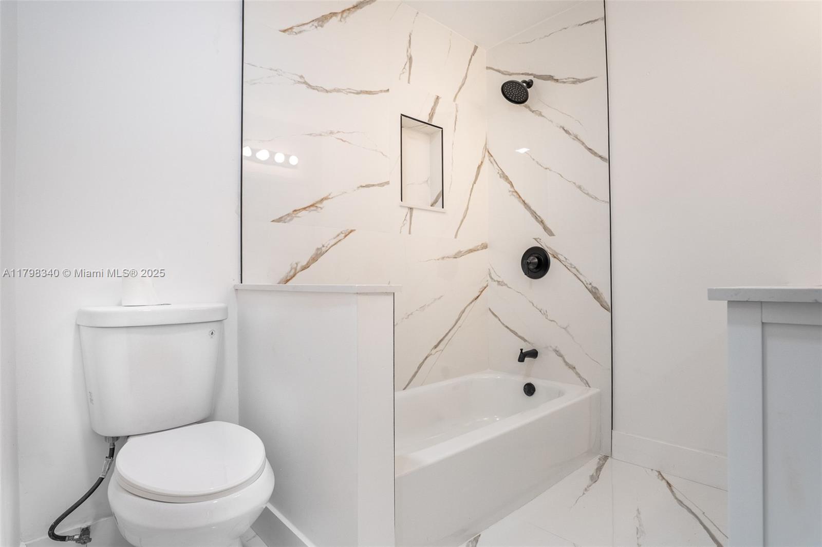 LAUDERDALE LAKES EAST GAT - Residential
