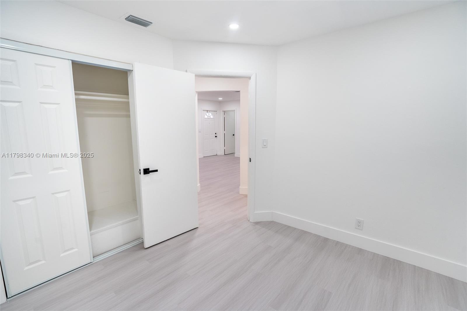 LAUDERDALE LAKES EAST GAT - Residential