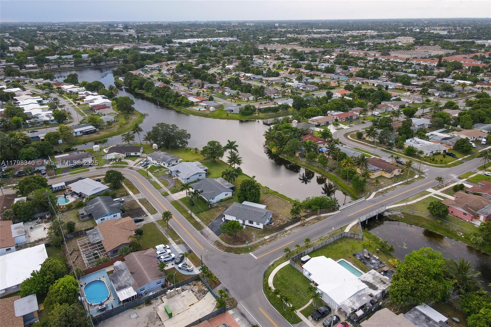 LAUDERDALE LAKES EAST GAT - Residential
