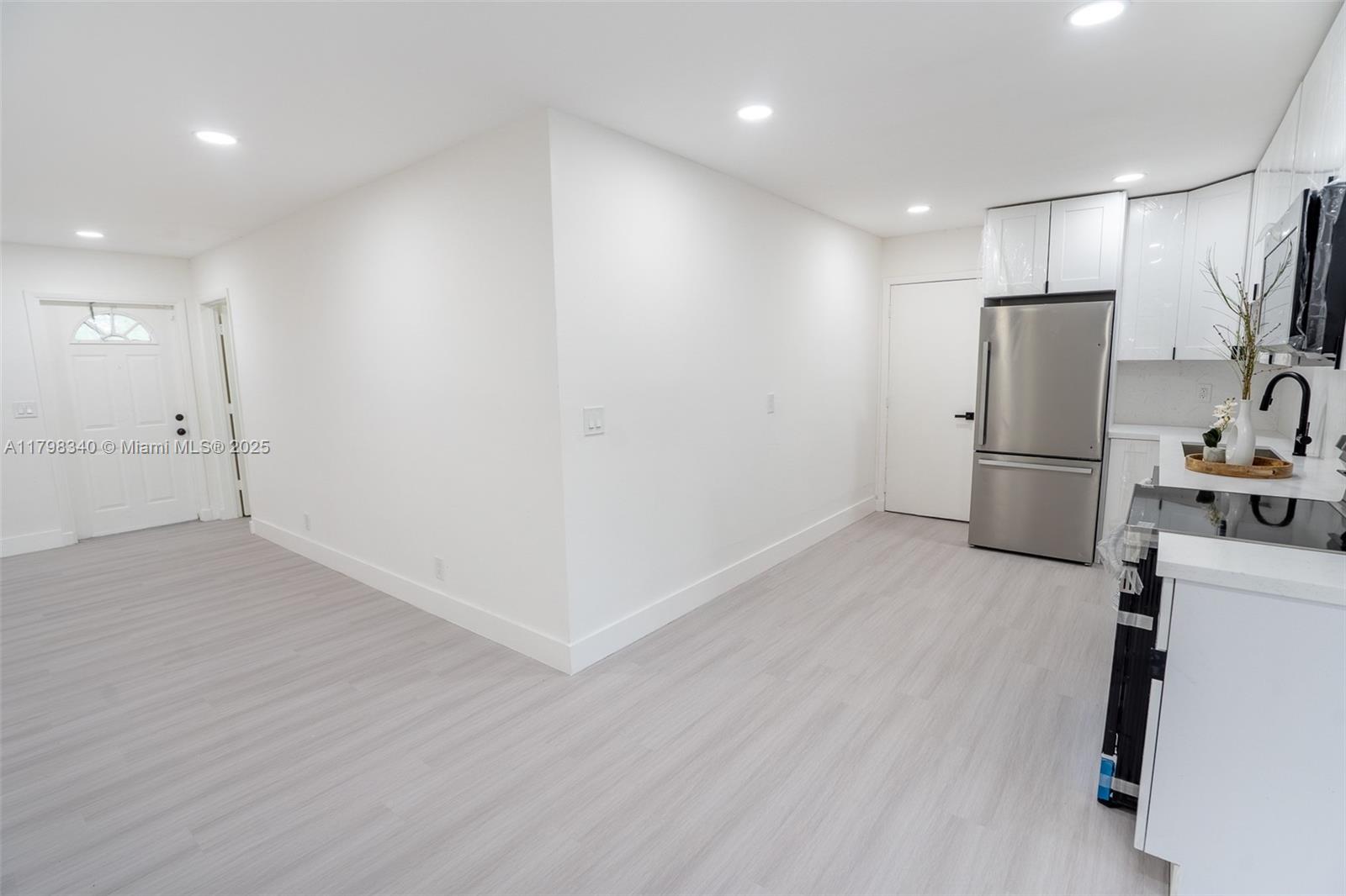 LAUDERDALE LAKES EAST GAT - Residential