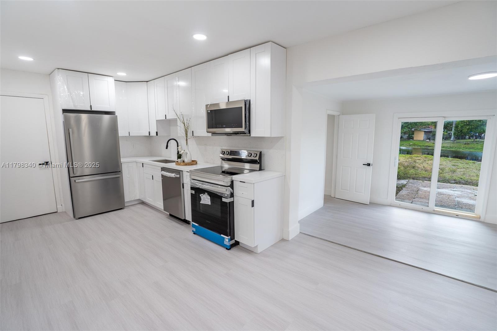 LAUDERDALE LAKES EAST GAT - Residential