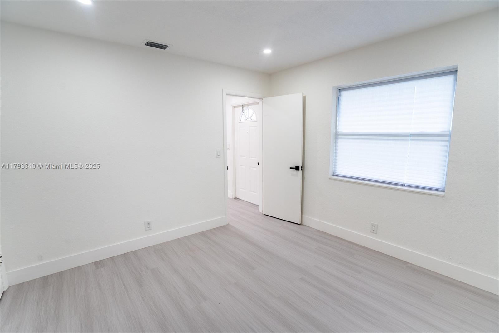 LAUDERDALE LAKES EAST GAT - Residential