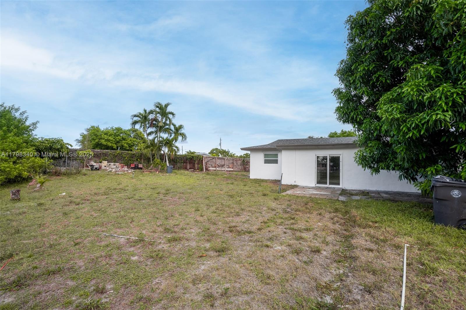 LAUDERDALE LAKES EAST GAT - Residential