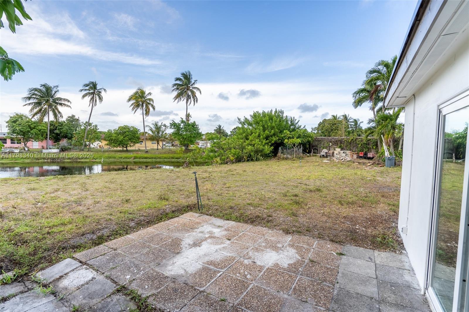 LAUDERDALE LAKES EAST GAT - Residential