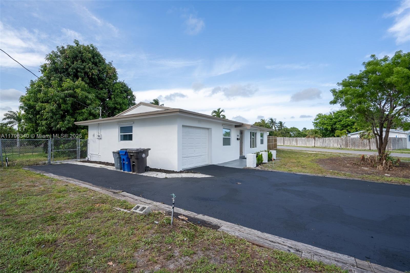 LAUDERDALE LAKES EAST GAT - Residential