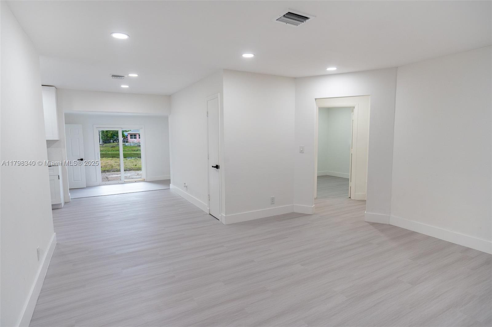 LAUDERDALE LAKES EAST GAT - Residential