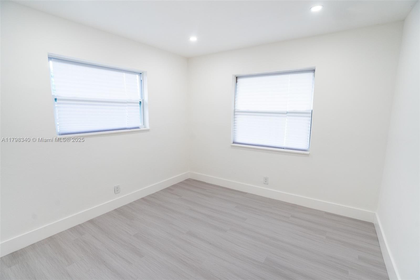 LAUDERDALE LAKES EAST GAT - Residential